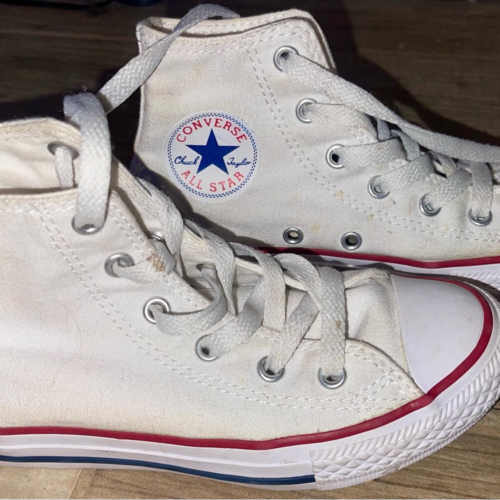 Size 13.5 Unisex Converse All stars White High-Top Sneakers Iconic Design